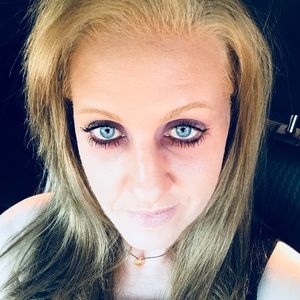 Meet your Posher, Angie